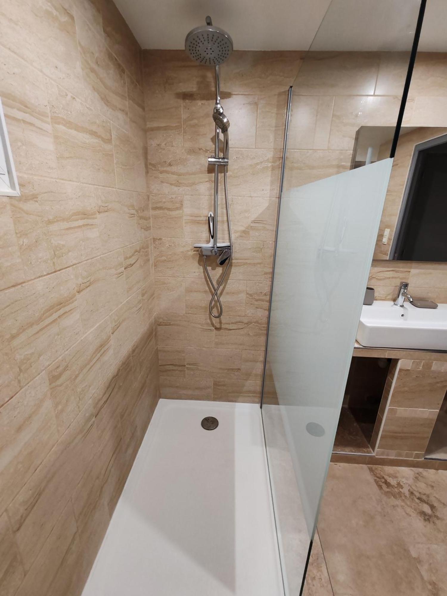 Appartement T3 Neuf Proche Centre Ville, Clim Et Parking Et Centrale Edf Valence  ภายนอก รูปภาพ